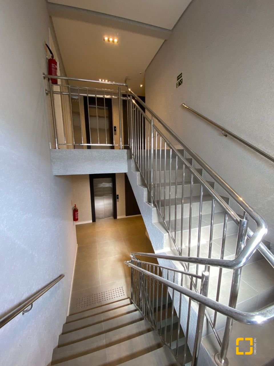Apartamento com 92m², 4 quartos (sendo 2 suítes), 2 garagens, no bairro Cachoeira do Bom Jesus em Florianópolis