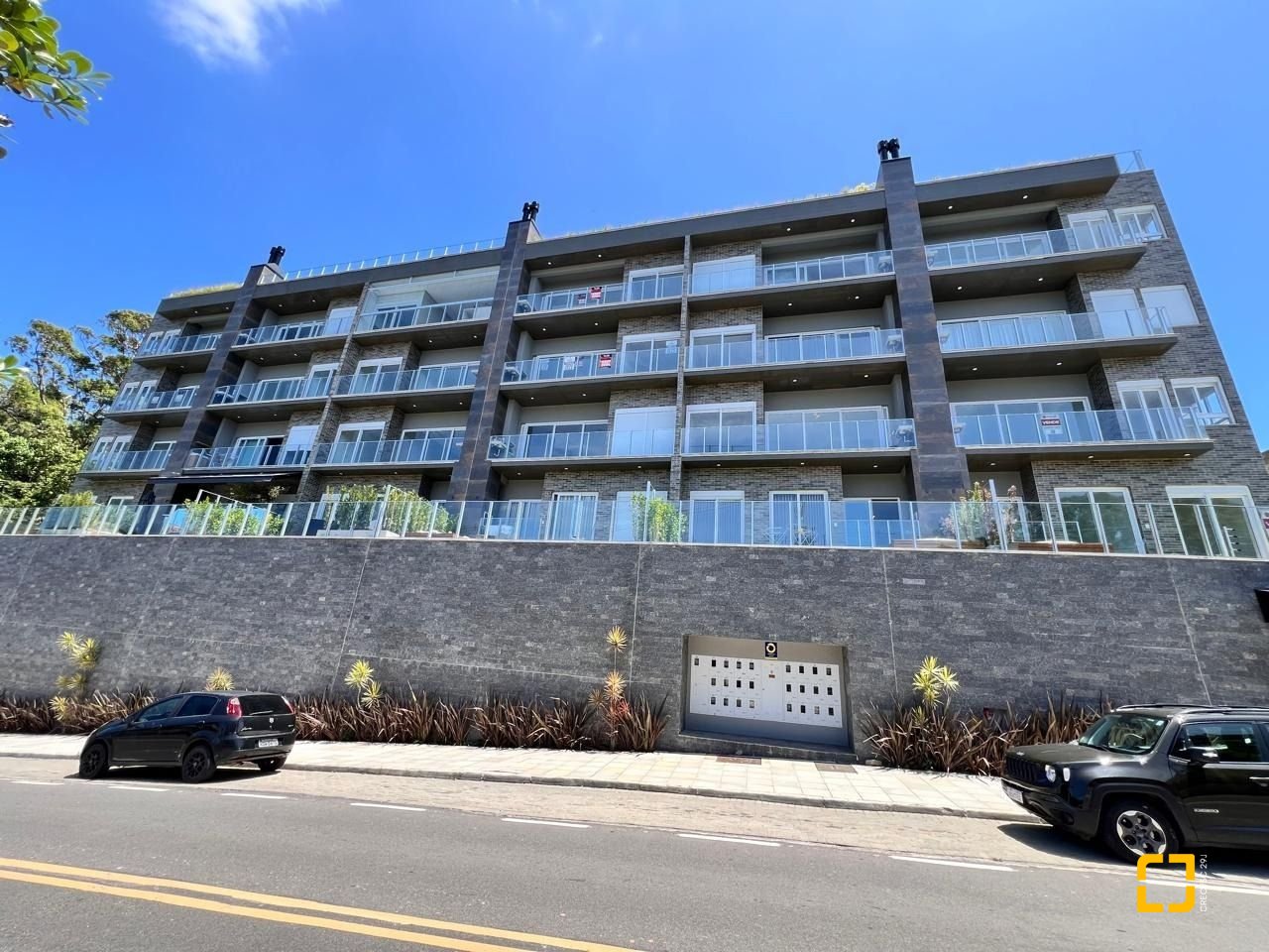 Apartamento com 133m², 6 quartos (sendo 3 suítes), 2 garagens, no bairro João Paulo em Florianópolis