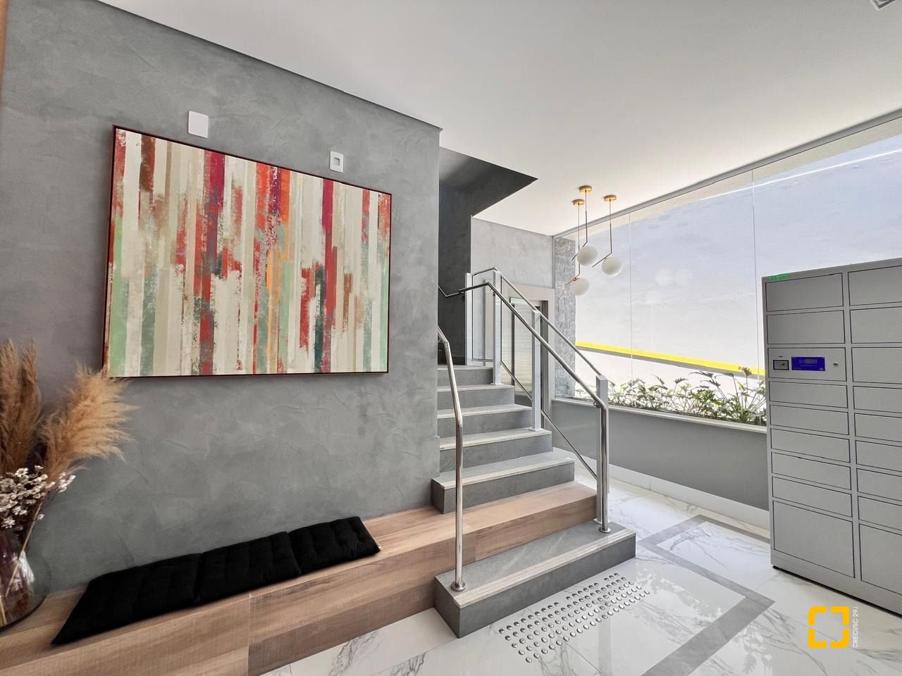 Apartamento com 133m², 6 quartos (sendo 3 suítes), 2 garagens, no bairro João Paulo em Florianópolis