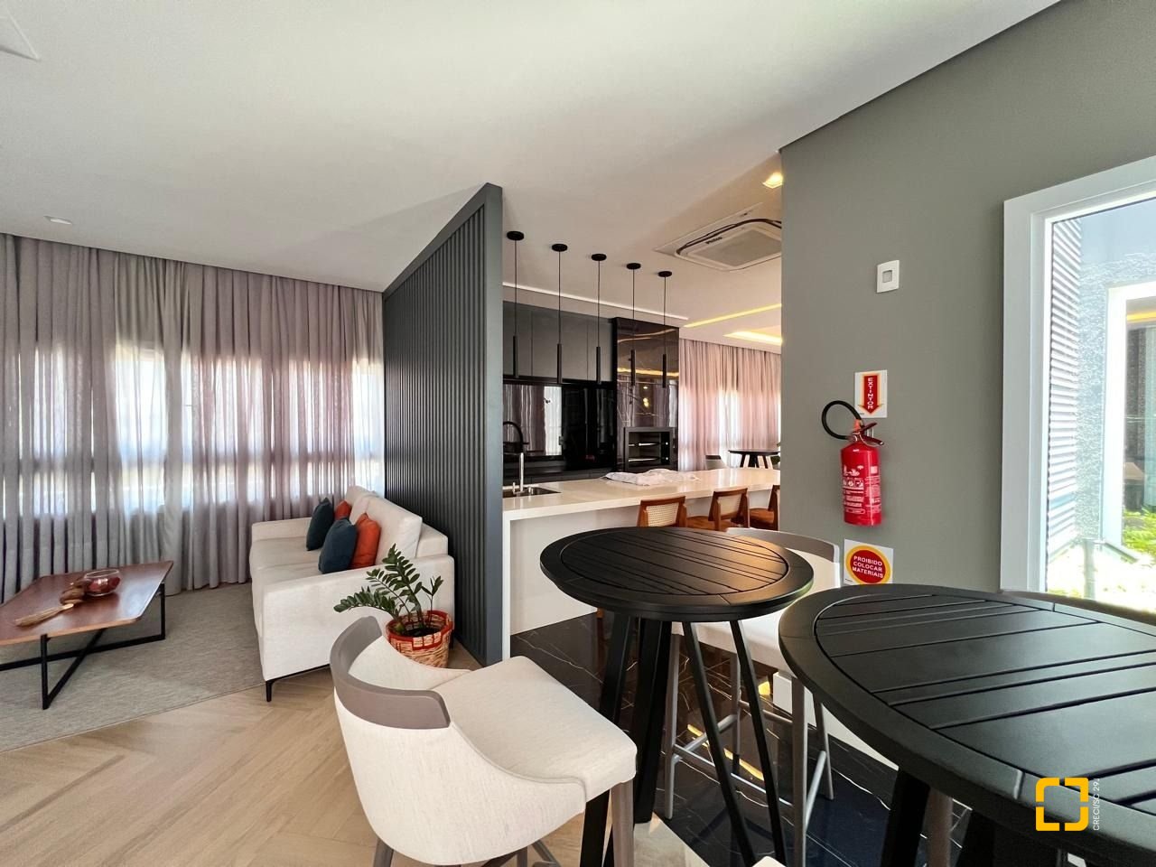 Apartamento com 133m², 6 quartos (sendo 3 suítes), 2 garagens, no bairro João Paulo em Florianópolis