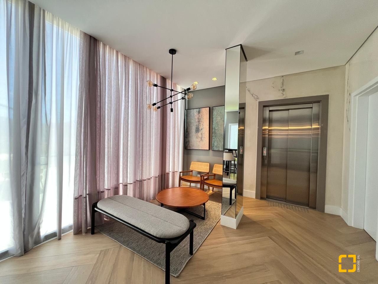 Apartamento com 133m², 6 quartos (sendo 3 suítes), 2 garagens, no bairro João Paulo em Florianópolis