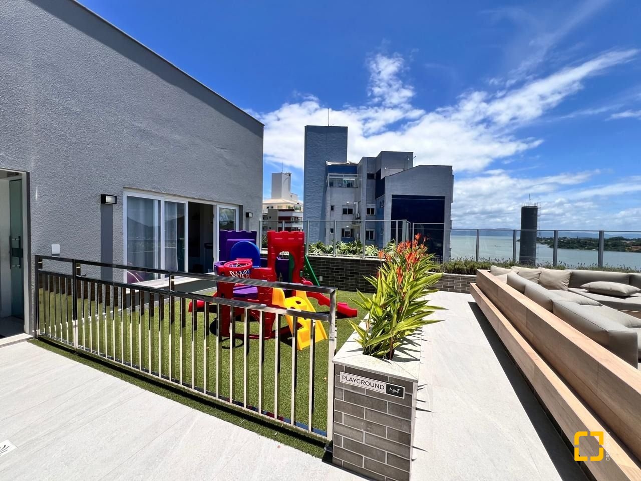 Apartamento com 133m², 6 quartos (sendo 3 suítes), 2 garagens, no bairro João Paulo em Florianópolis
