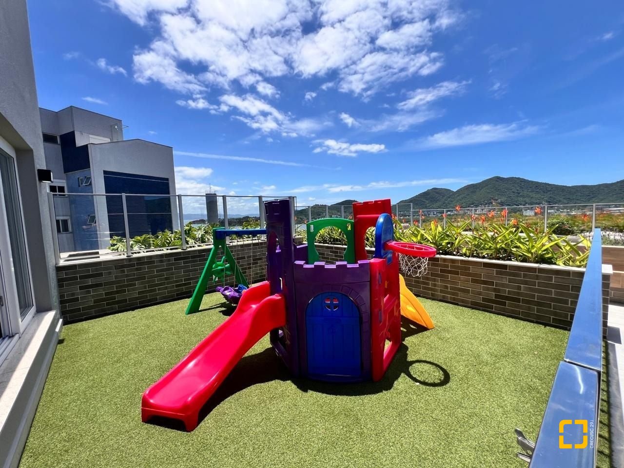 Apartamento com 133m², 6 quartos (sendo 3 suítes), 2 garagens, no bairro João Paulo em Florianópolis