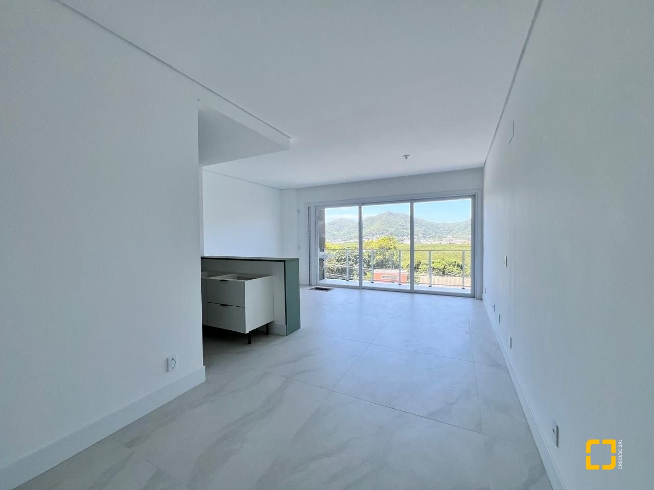 Apartamento com 133m², 6 quartos (sendo 3 suítes), 2 garagens, no bairro João Paulo em Florianópolis