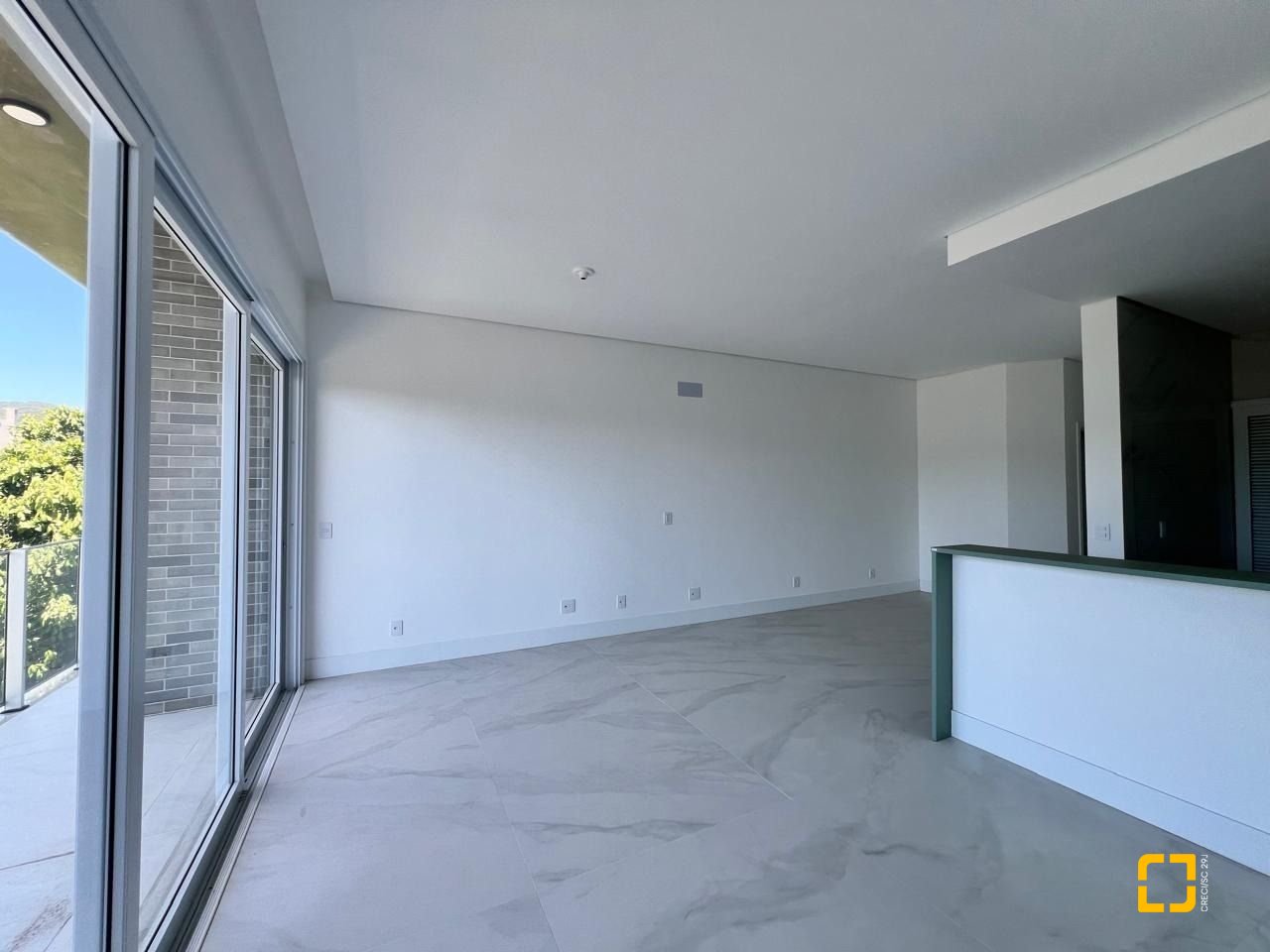 Apartamento com 133m², 6 quartos (sendo 3 suítes), 2 garagens, no bairro João Paulo em Florianópolis