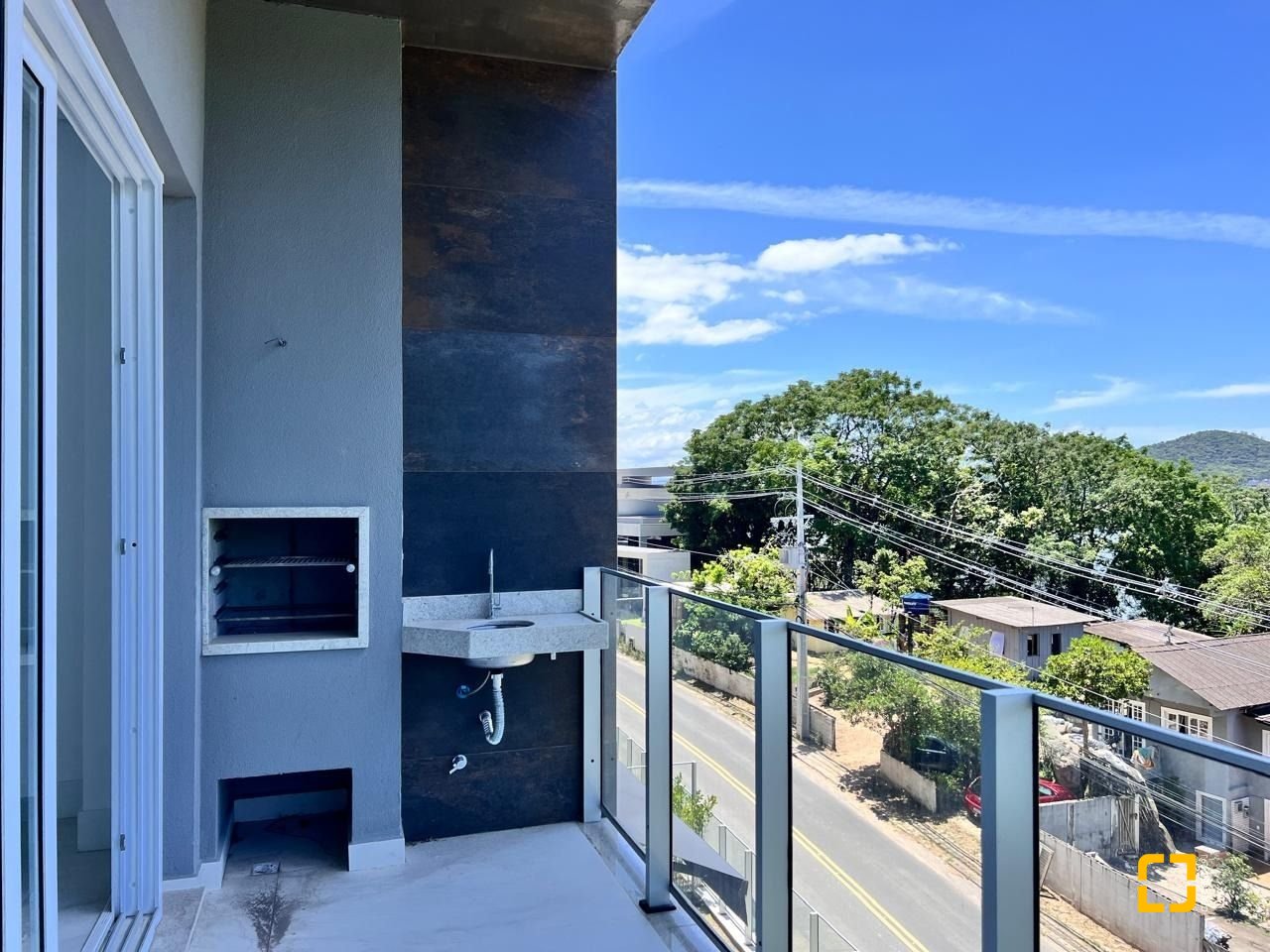Apartamento com 133m², 6 quartos (sendo 3 suítes), 2 garagens, no bairro João Paulo em Florianópolis