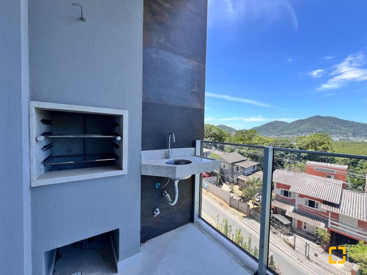 Apartamento com 133m², 6 quartos (sendo 3 suítes), 2 garagens, no bairro João Paulo em Florianópolis