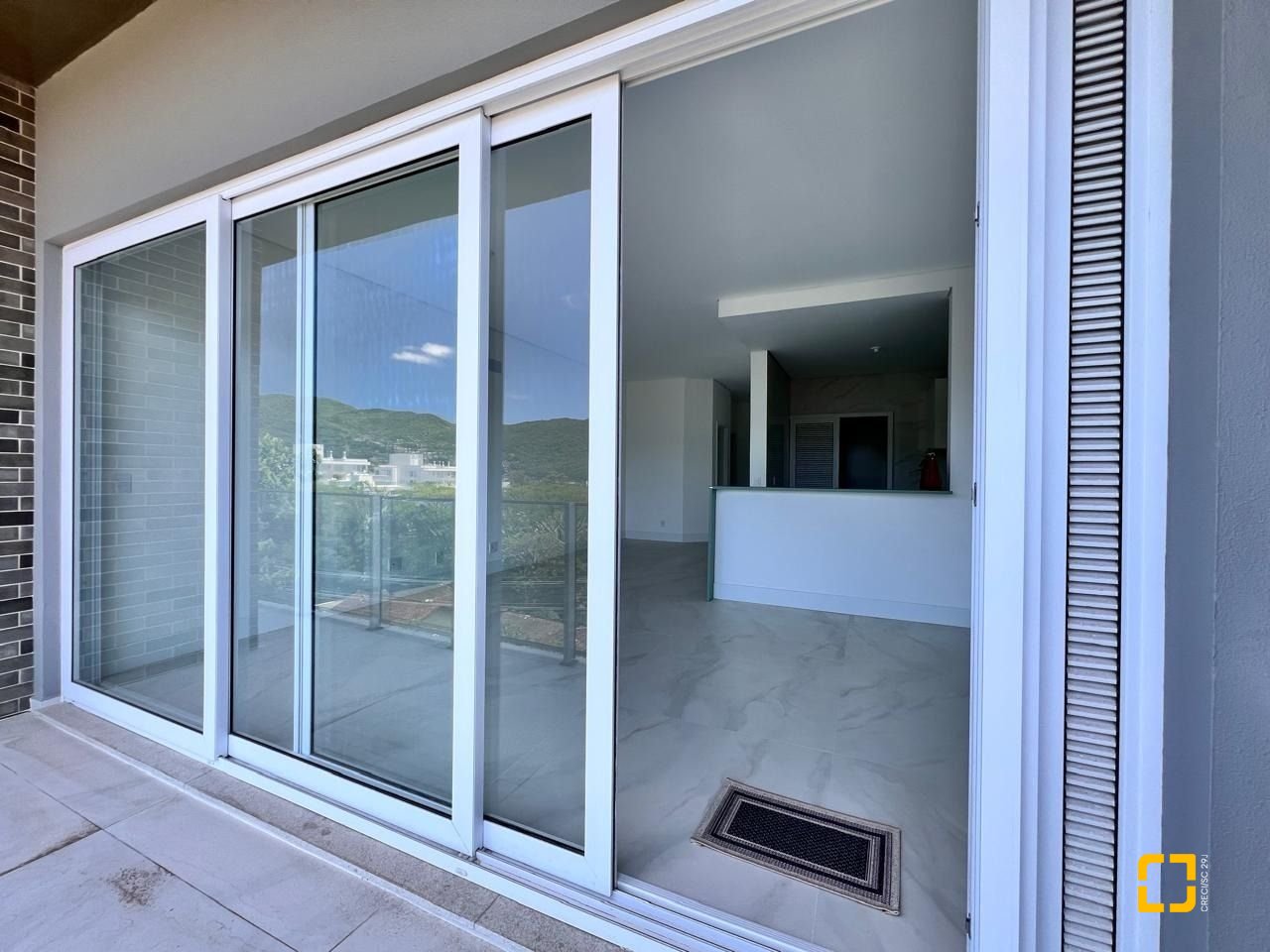 Apartamento com 133m², 6 quartos (sendo 3 suítes), 2 garagens, no bairro João Paulo em Florianópolis