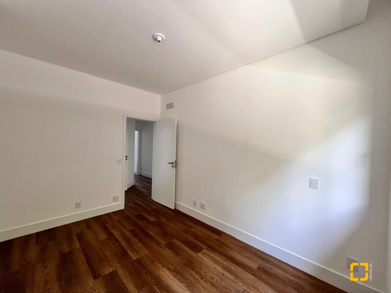 Apartamento com 133m², 6 quartos (sendo 3 suítes), 2 garagens, no bairro João Paulo em Florianópolis
