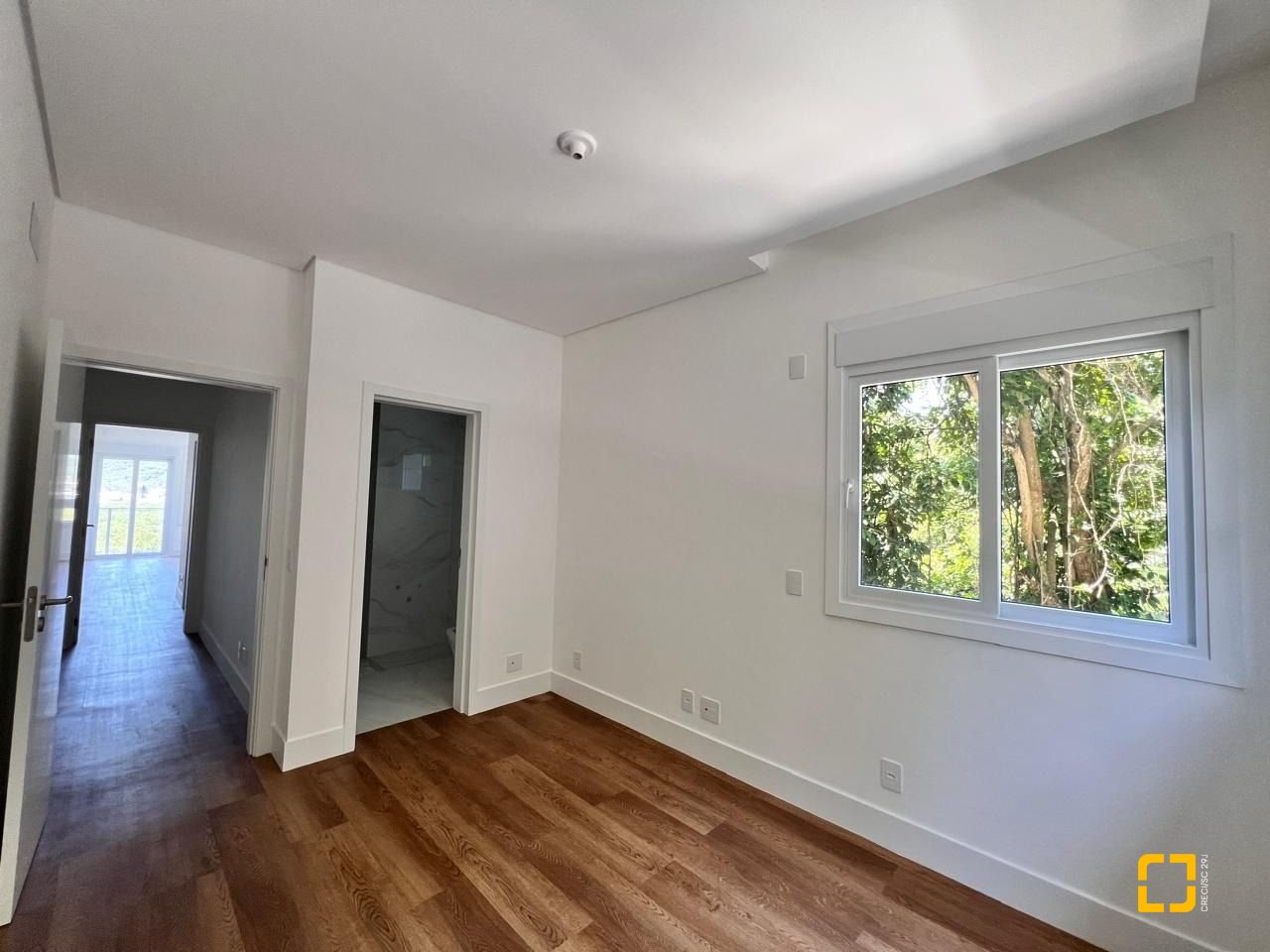 Apartamento com 133m², 6 quartos (sendo 3 suítes), 2 garagens, no bairro João Paulo em Florianópolis