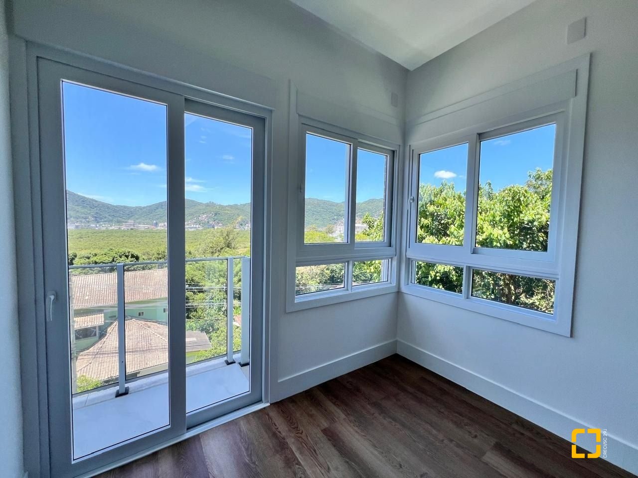 Apartamento com 133m², 6 quartos (sendo 3 suítes), 2 garagens, no bairro João Paulo em Florianópolis