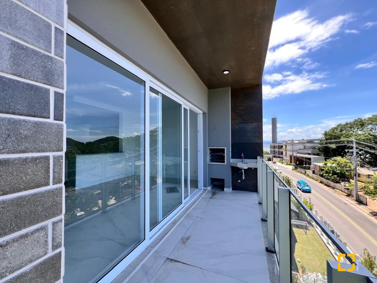 Apartamento com 133m², 6 quartos (sendo 3 suítes), 2 garagens, no bairro João Paulo em Florianópolis