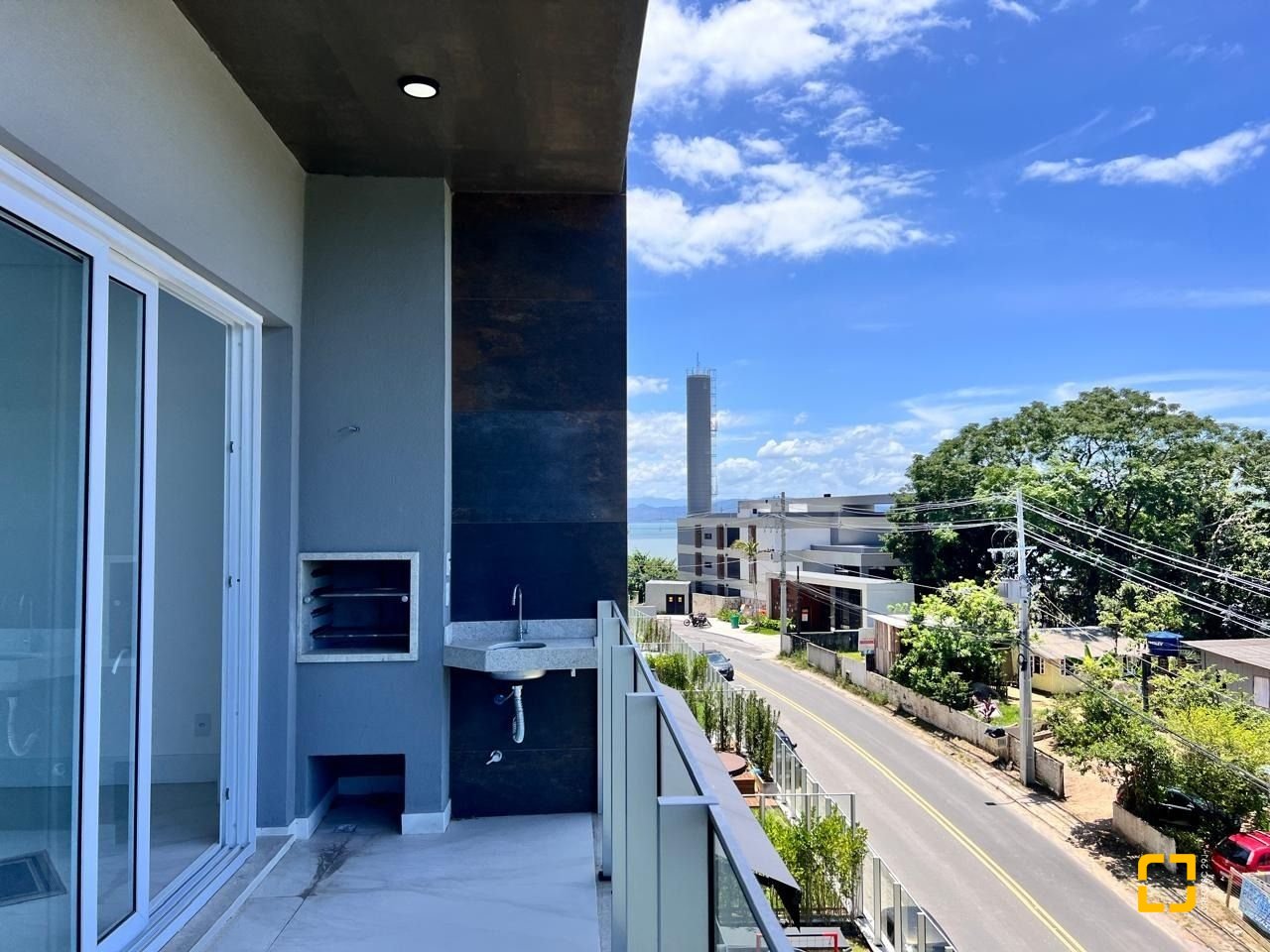 Apartamento com 133m², 6 quartos (sendo 3 suítes), 2 garagens, no bairro João Paulo em Florianópolis