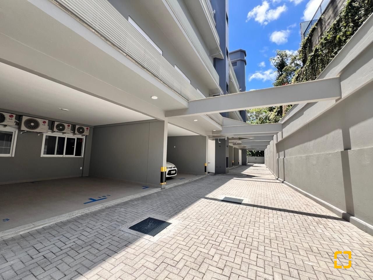 Apartamento com 133m², 6 quartos (sendo 3 suítes), 2 garagens, no bairro João Paulo em Florianópolis