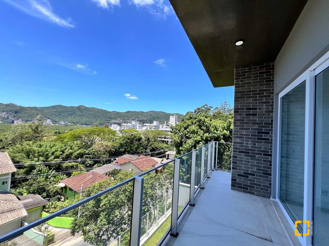 Apartamento com 133m², 6 quartos (sendo 3 suítes), 2 garagens, no bairro João Paulo em Florianópolis