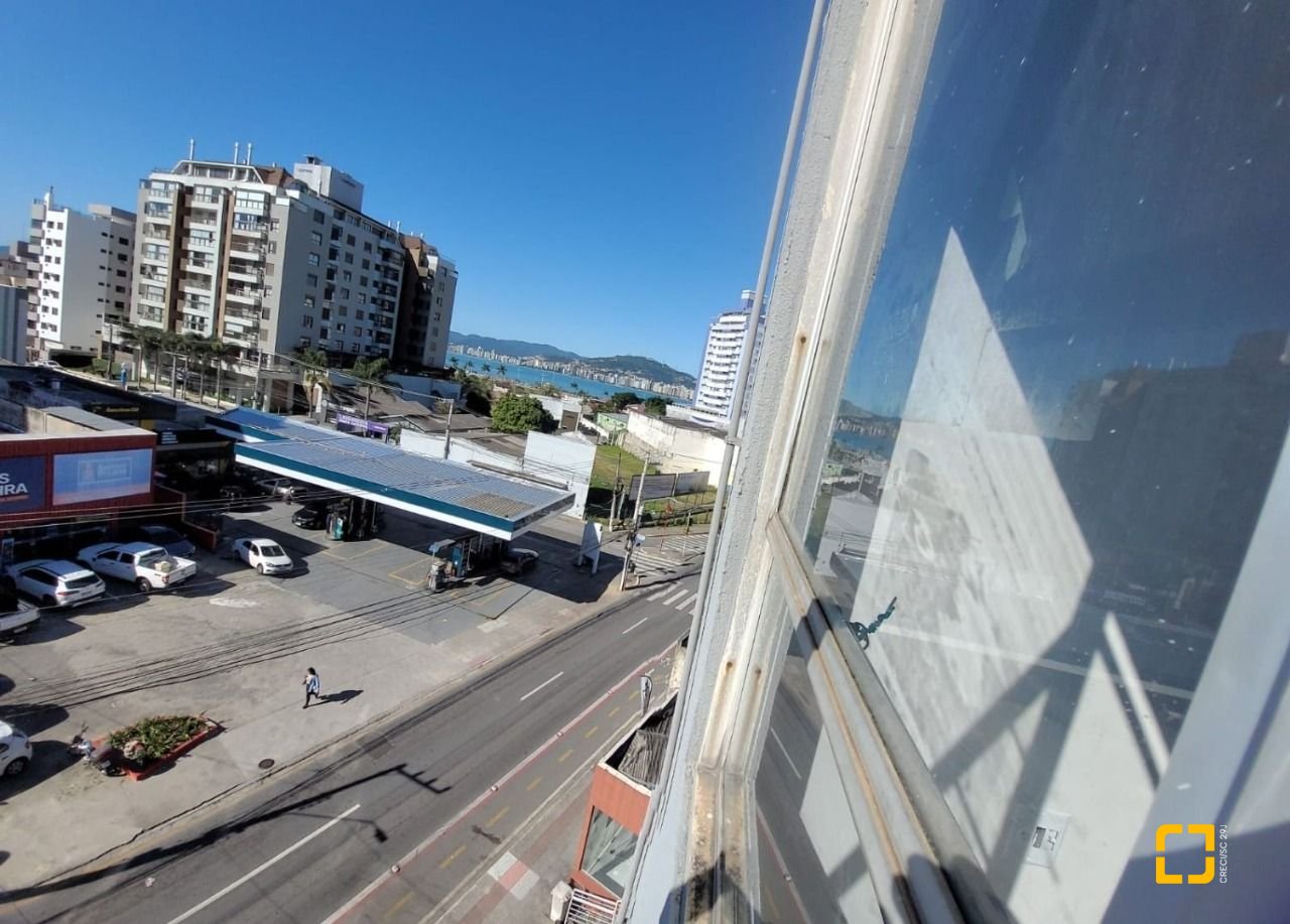 Sala com 28m², no bairro Estreito em Florianópolis