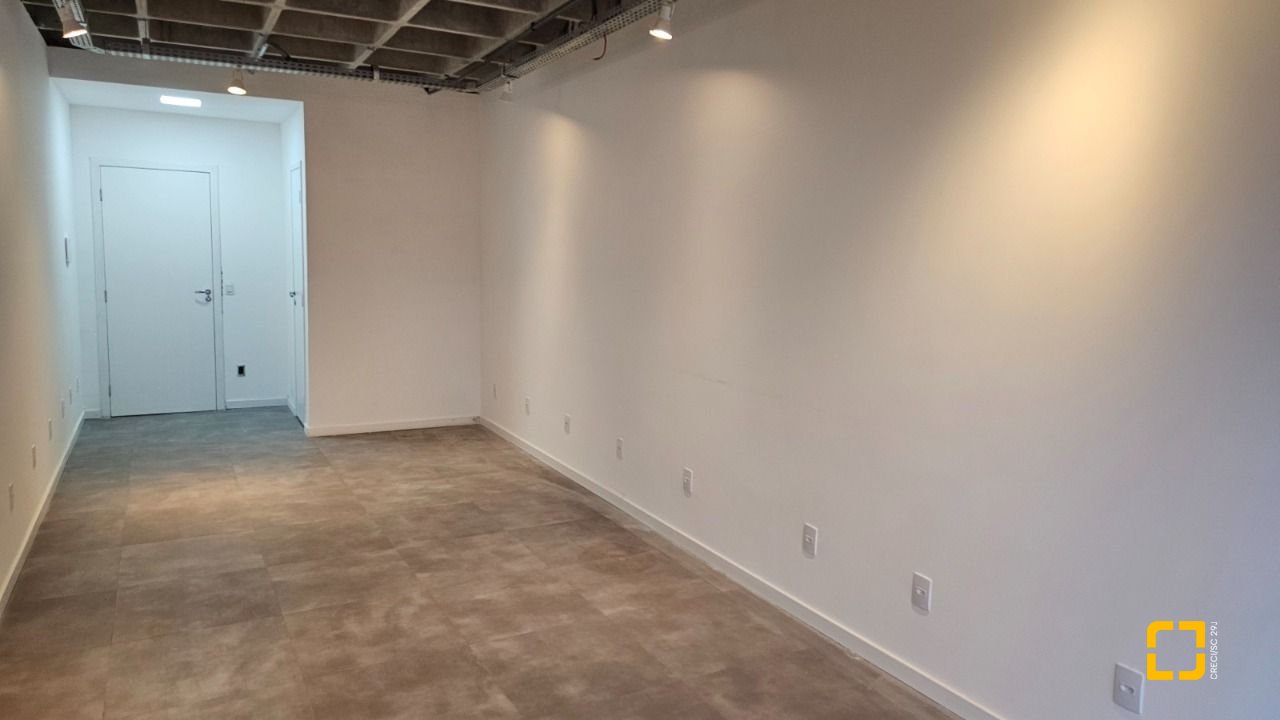 Sala com 27m², 1 garagem, no bairro Trindade em Florianópolis