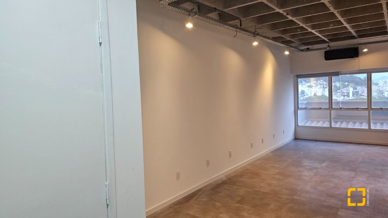 Sala com 27m², 1 garagem, no bairro Trindade em Florianópolis