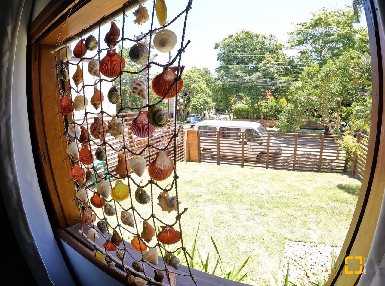 Casa de Condomínio com 230m², 6 quartos (sendo 3 suítes), 4 garagens, no bairro Rio Tavares em Florianópolis