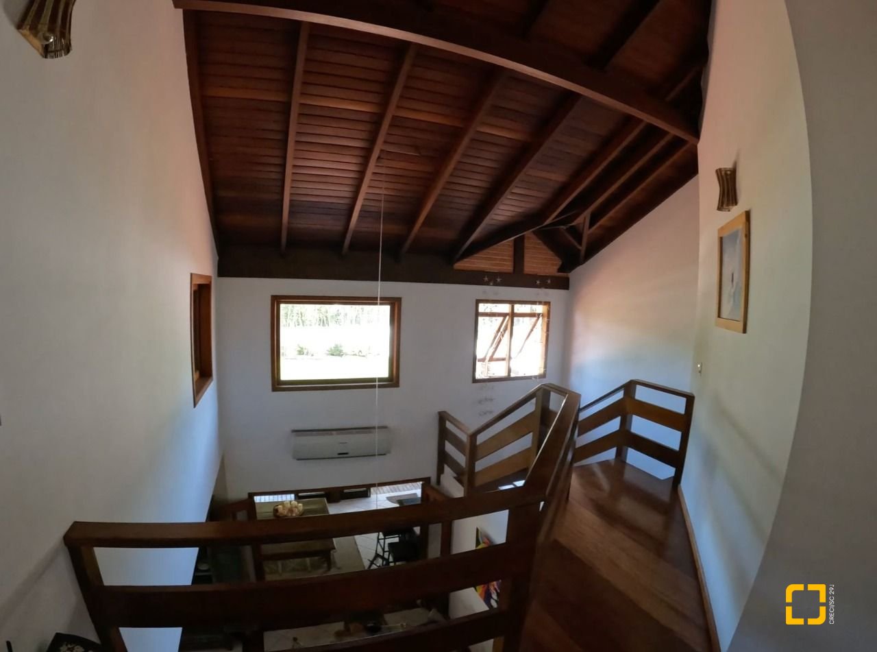 Casa de Condomínio com 230m², 6 quartos (sendo 3 suítes), 4 garagens, no bairro Rio Tavares em Florianópolis