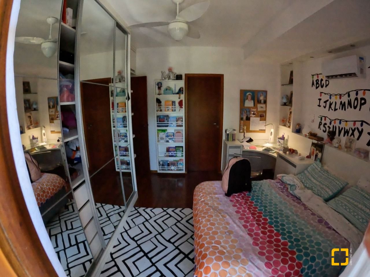 Casa de Condomínio com 230m², 6 quartos (sendo 3 suítes), 4 garagens, no bairro Rio Tavares em Florianópolis