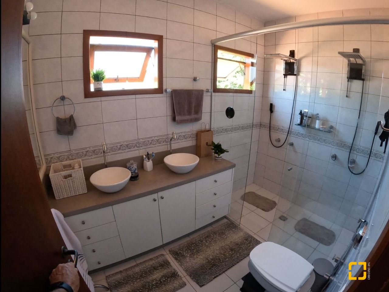 Casa de Condomínio com 230m², 6 quartos (sendo 3 suítes), 4 garagens, no bairro Rio Tavares em Florianópolis