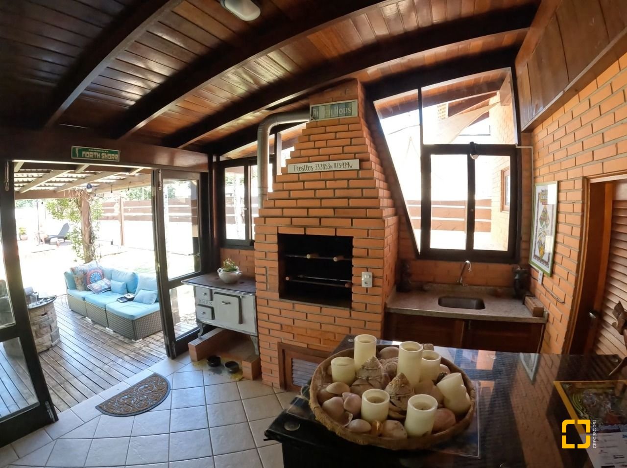 Casa de Condomínio com 230m², 6 quartos (sendo 3 suítes), 4 garagens, no bairro Rio Tavares em Florianópolis