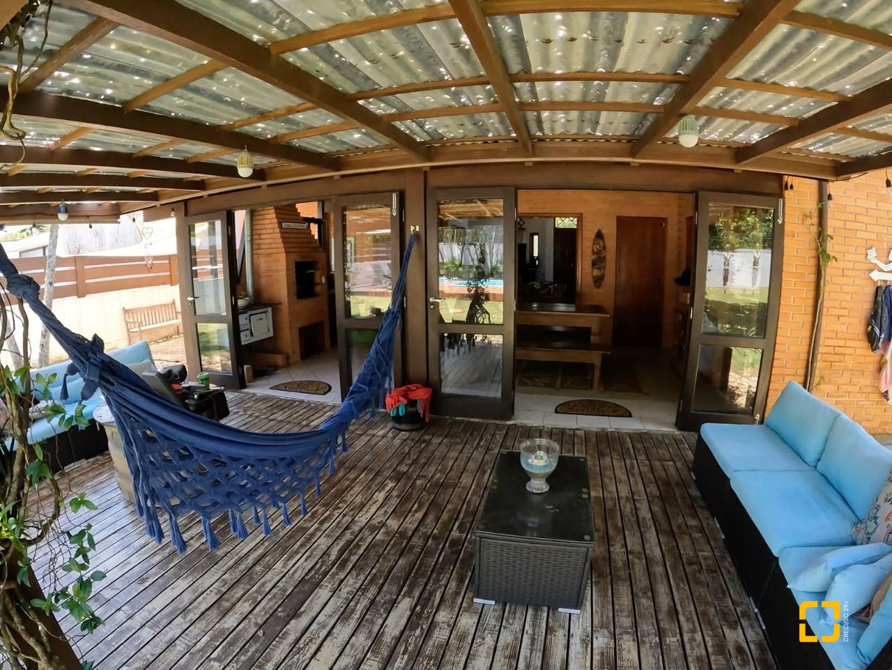 Casa de Condomínio com 230m², 6 quartos (sendo 3 suítes), 4 garagens, no bairro Rio Tavares em Florianópolis
