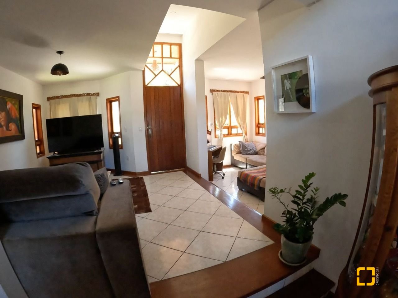Casa de Condomínio com 230m², 3 quartos (sendo 3 suítes), 4 garagens, no bairro Rio Tavares em Florianópolis
