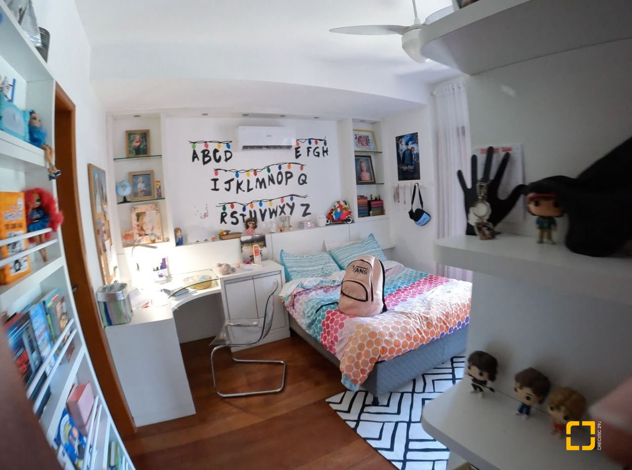 Casa de Condomínio com 230m², 3 quartos (sendo 3 suítes), 4 garagens, no bairro Rio Tavares em Florianópolis