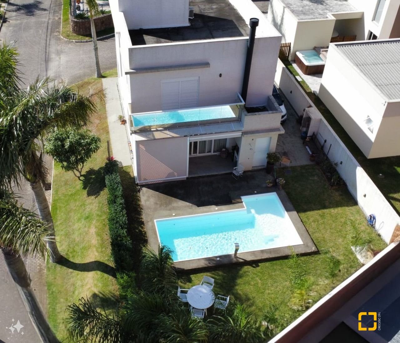 Casa de Condomínio com 200m², 7 quartos (sendo 3 suítes), 4 garagens, no bairro Cachoeira do Bom Jesus em Florianópolis