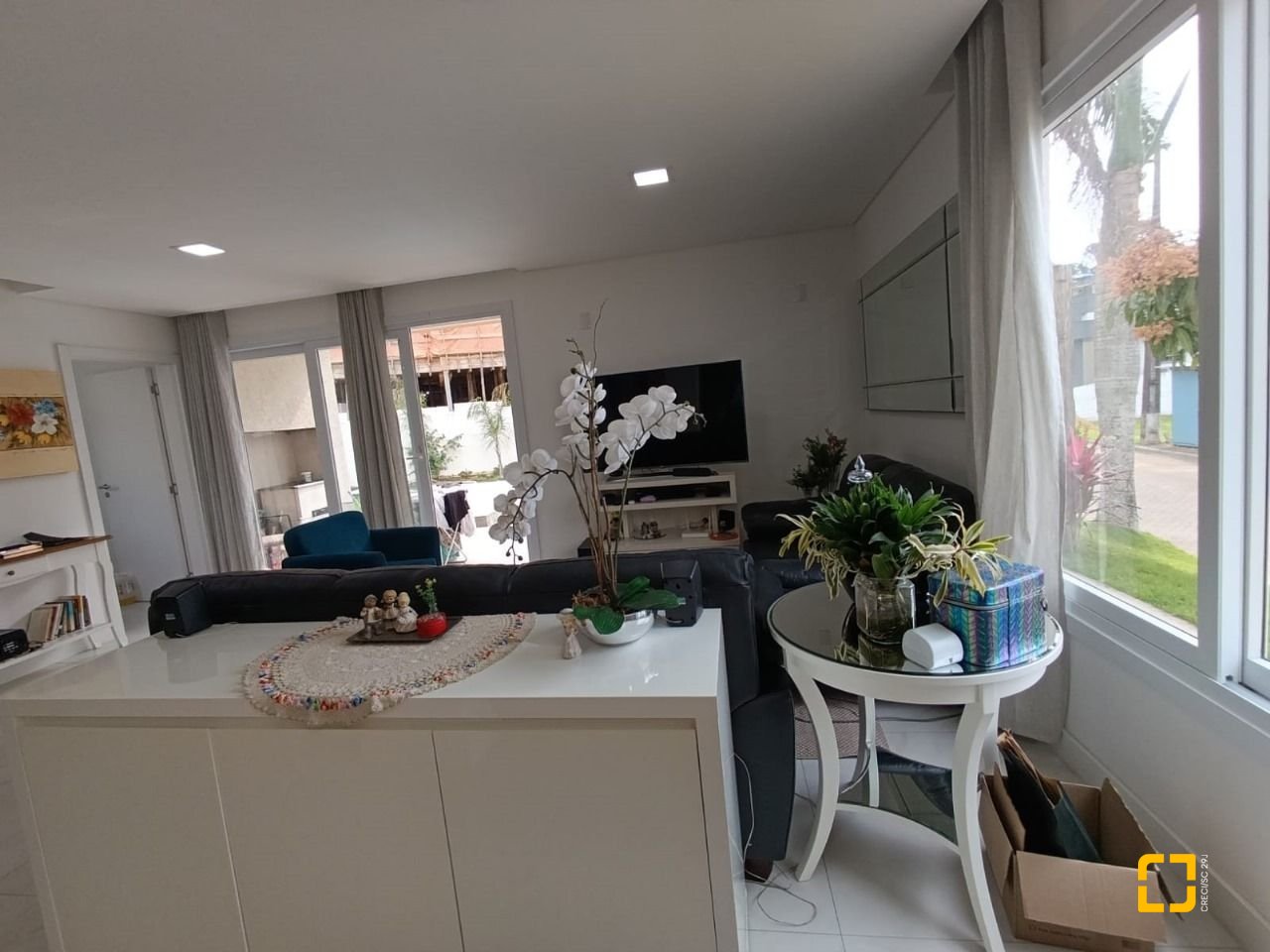 Casa de Condomínio com 200m², 7 quartos (sendo 3 suítes), 4 garagens, no bairro Cachoeira do Bom Jesus em Florianópolis
