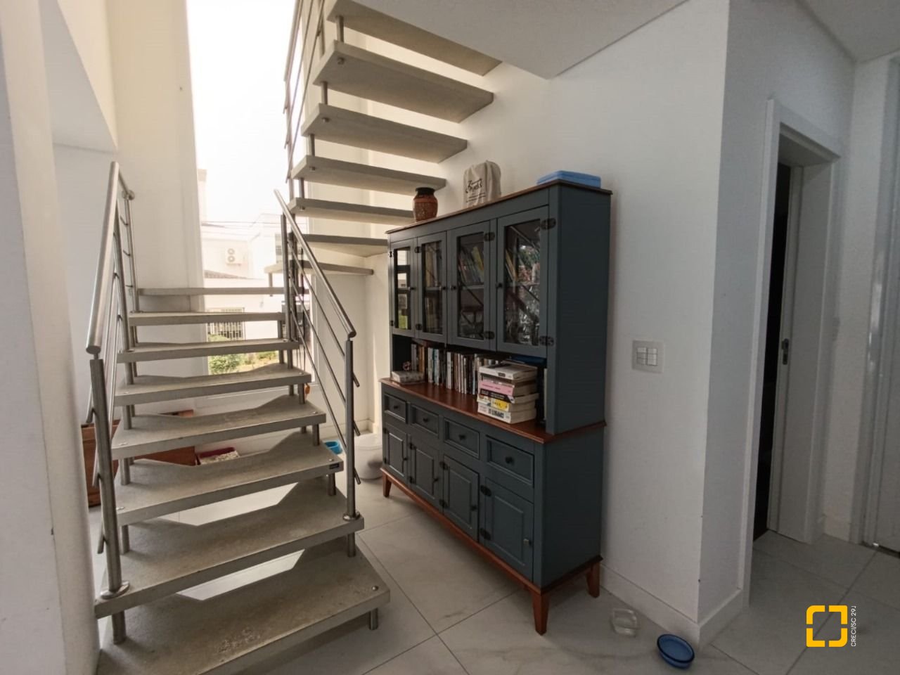 Casa de Condomínio com 200m², 7 quartos (sendo 3 suítes), 4 garagens, no bairro Cachoeira do Bom Jesus em Florianópolis