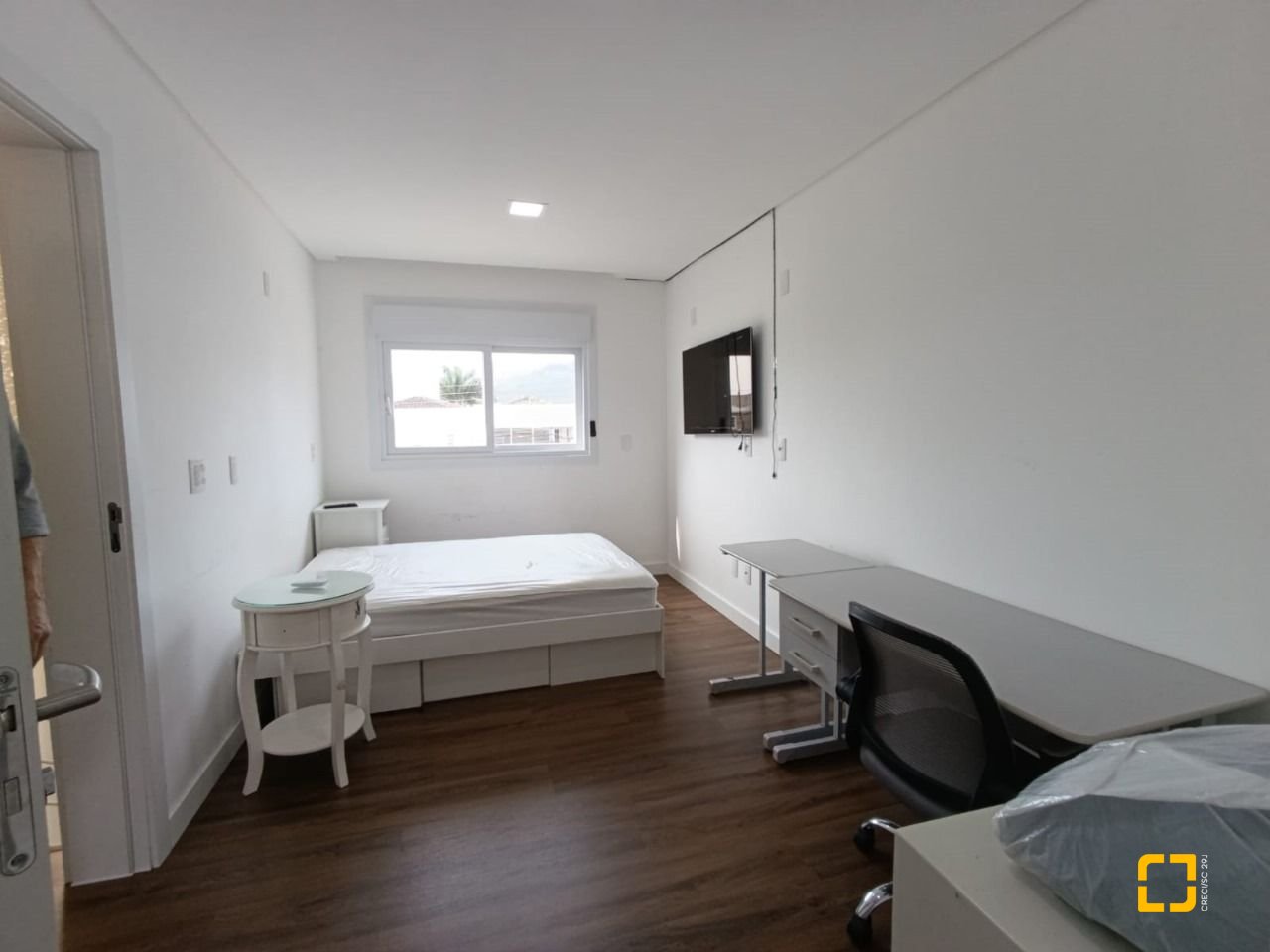 Casa de Condomínio com 200m², 7 quartos (sendo 3 suítes), 4 garagens, no bairro Cachoeira do Bom Jesus em Florianópolis