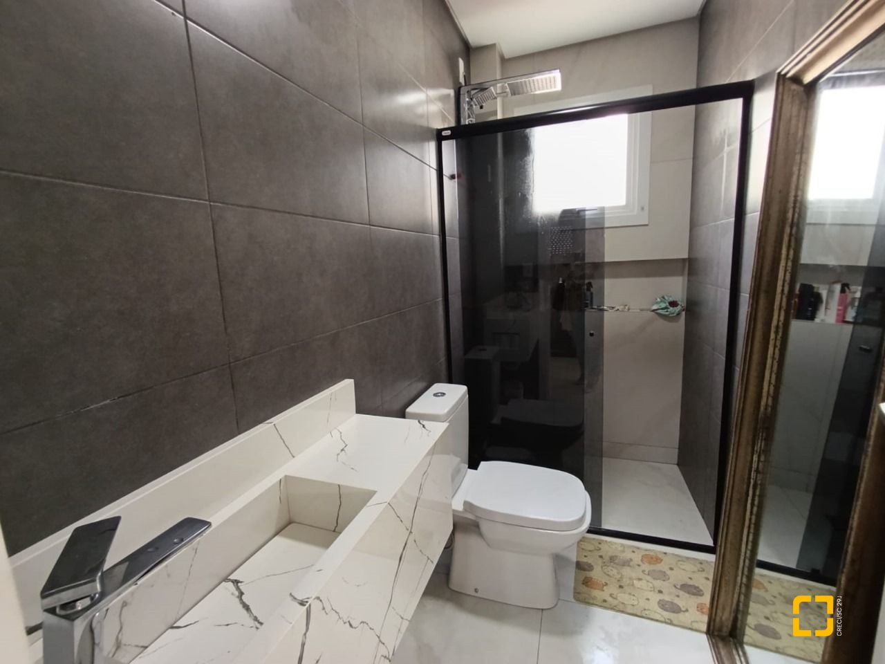 Casa de Condomínio com 200m², 7 quartos (sendo 3 suítes), 4 garagens, no bairro Cachoeira do Bom Jesus em Florianópolis