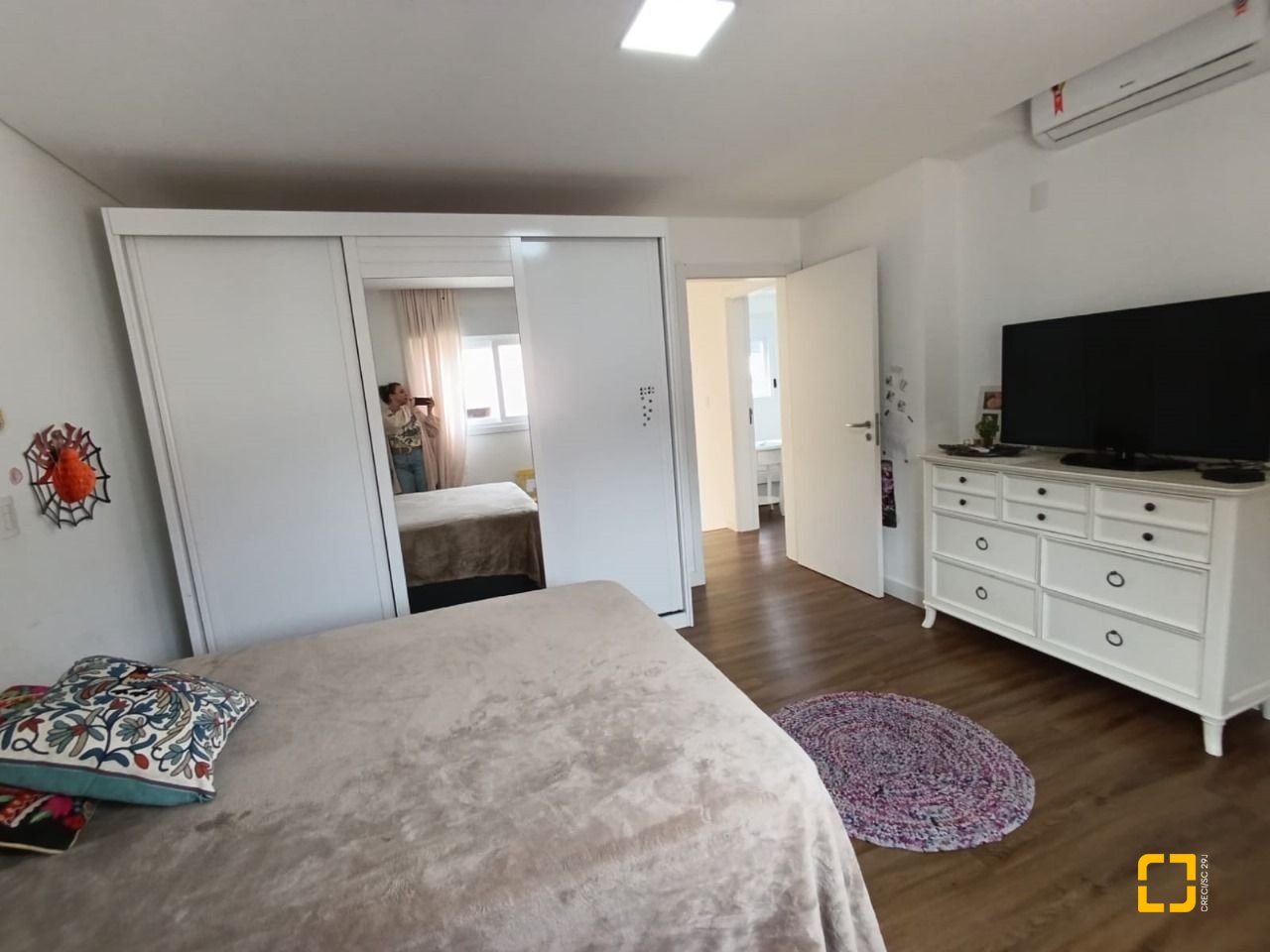 Casa de Condomínio com 200m², 7 quartos (sendo 3 suítes), 4 garagens, no bairro Cachoeira do Bom Jesus em Florianópolis