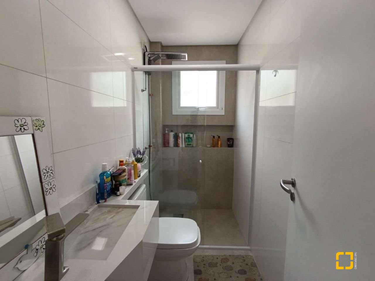 Casa de Condomínio com 200m², 7 quartos (sendo 3 suítes), 4 garagens, no bairro Cachoeira do Bom Jesus em Florianópolis