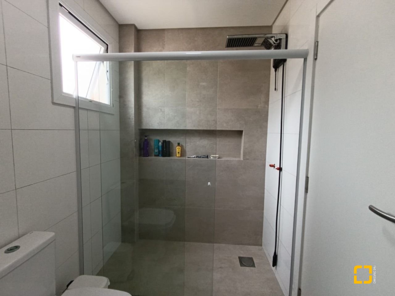 Casa de Condomínio com 200m², 7 quartos (sendo 3 suítes), 4 garagens, no bairro Cachoeira do Bom Jesus em Florianópolis