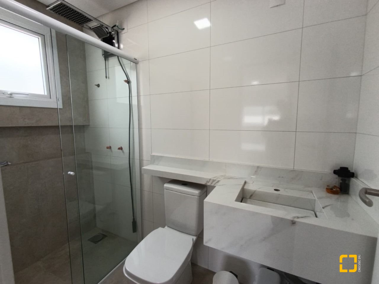 Casa de Condomínio com 200m², 7 quartos (sendo 3 suítes), 4 garagens, no bairro Cachoeira do Bom Jesus em Florianópolis