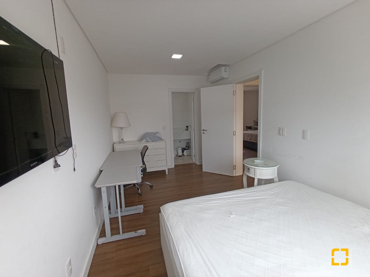 Casa de Condomínio com 200m², 7 quartos (sendo 3 suítes), 4 garagens, no bairro Cachoeira do Bom Jesus em Florianópolis