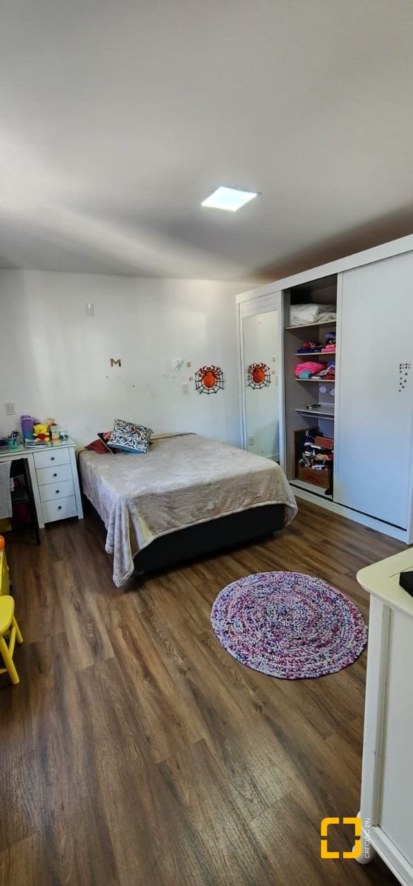 Casa de Condomínio com 200m², 7 quartos (sendo 3 suítes), 4 garagens, no bairro Cachoeira do Bom Jesus em Florianópolis
