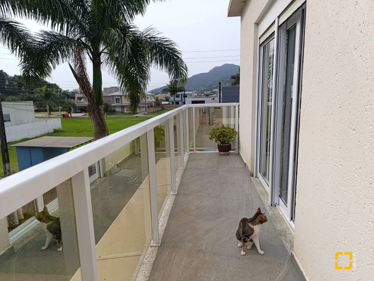 Casa de Condomínio com 200m², 7 quartos (sendo 3 suítes), 4 garagens, no bairro Cachoeira do Bom Jesus em Florianópolis