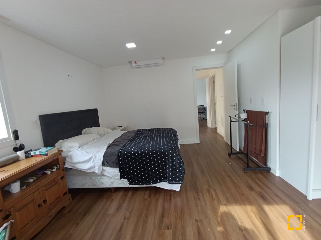 Casa de Condomínio com 200m², 7 quartos (sendo 3 suítes), 4 garagens, no bairro Cachoeira do Bom Jesus em Florianópolis