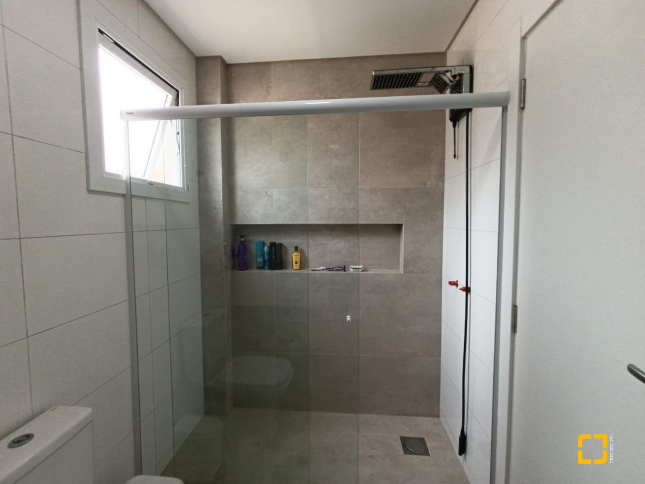 Casa de Condomínio com 200m², 7 quartos (sendo 3 suítes), 4 garagens, no bairro Cachoeira do Bom Jesus em Florianópolis