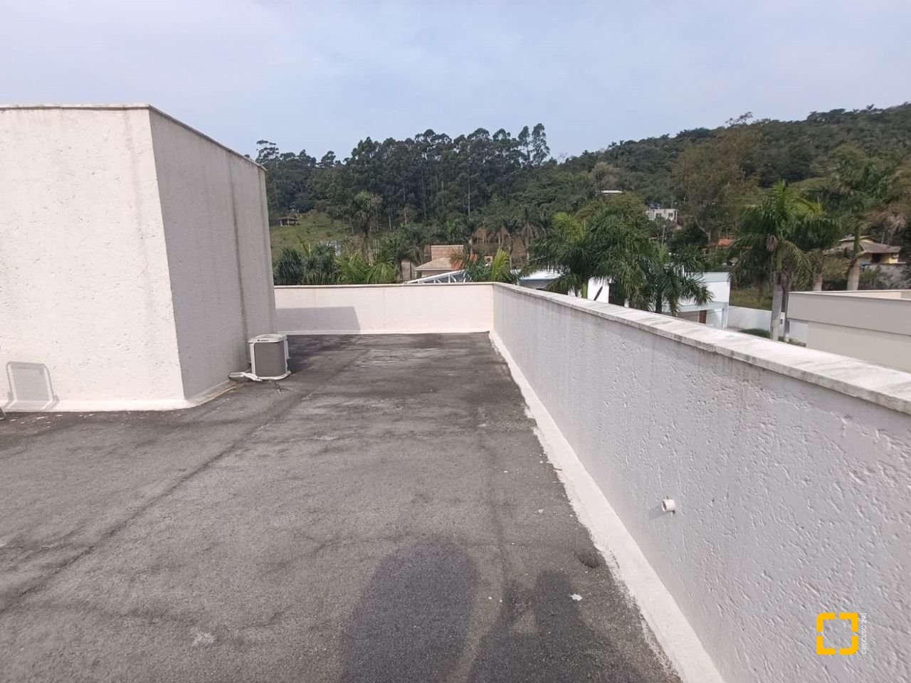 Casa de Condomínio com 200m², 7 quartos (sendo 3 suítes), 4 garagens, no bairro Cachoeira do Bom Jesus em Florianópolis