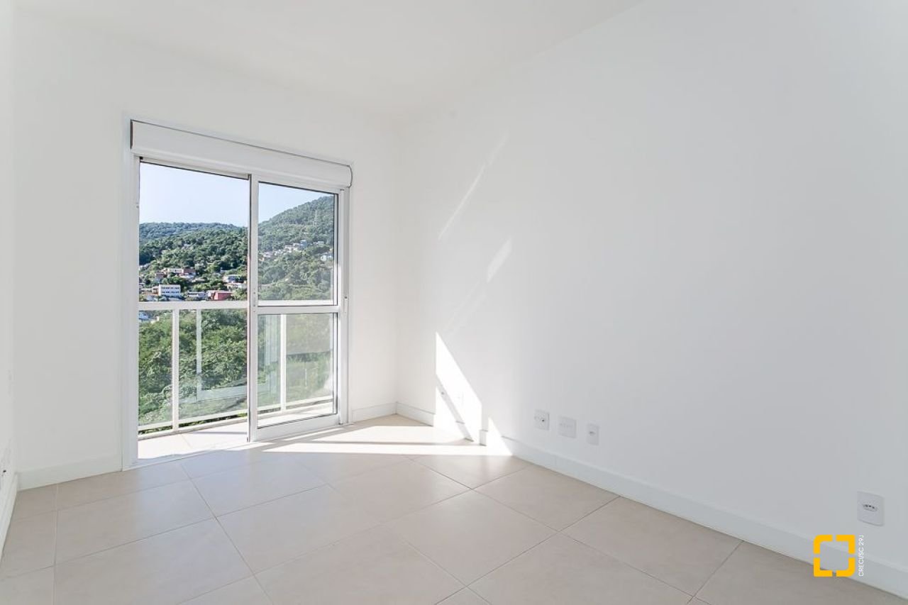 Apartamento com 65m², 3 quartos (sendo 1 suíte), 2 garagens, no bairro Itacorubi em Florianópolis