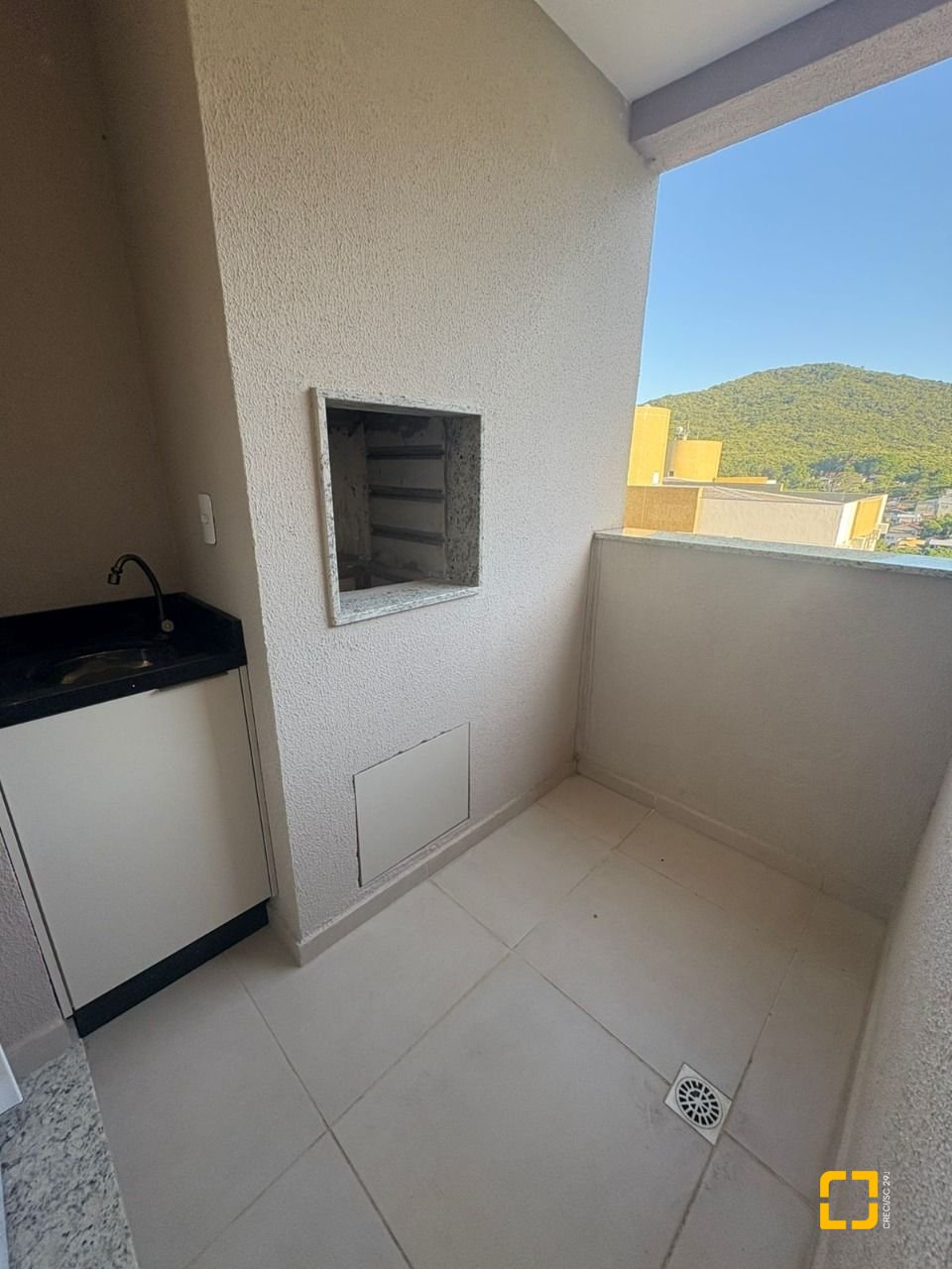Apartamento com 65m², 3 quartos (sendo 1 suíte), 2 garagens, no bairro Itacorubi em Florianópolis