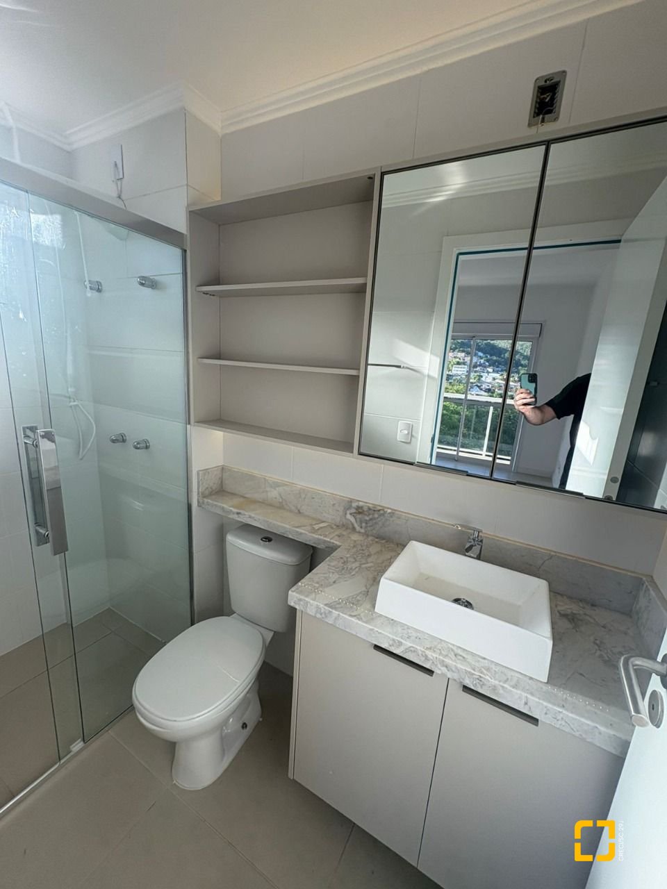 Apartamento com 65m², 3 quartos (sendo 1 suíte), 2 garagens, no bairro Itacorubi em Florianópolis