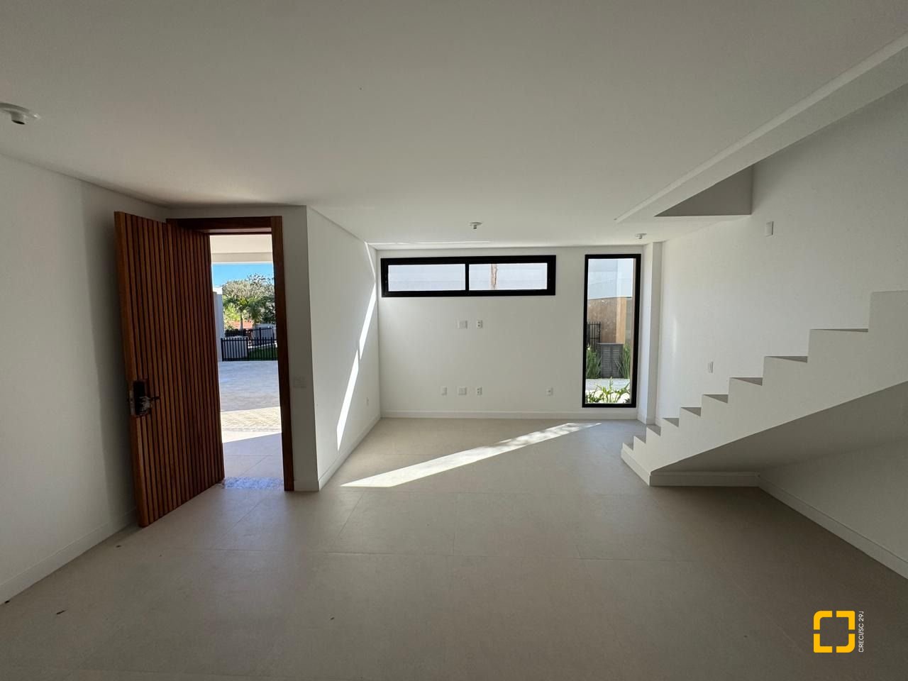 Casa de Condomínio com 242m², 6 quartos (sendo 3 suítes), 2 garagens, no bairro Cacupé em Florianópolis