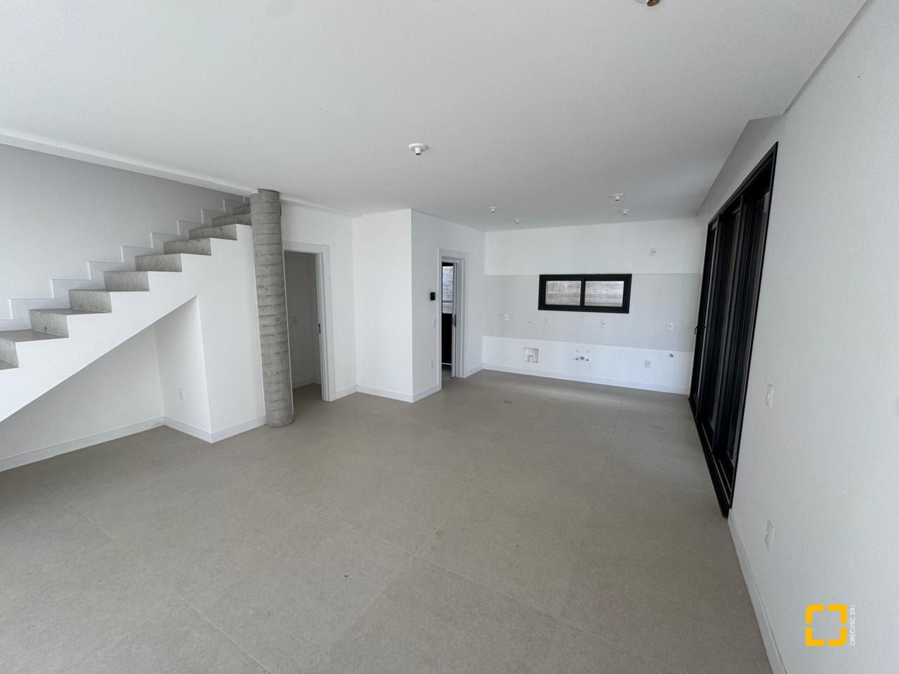 Casa de Condomínio com 242m², 6 quartos (sendo 3 suítes), 2 garagens, no bairro Cacupé em Florianópolis